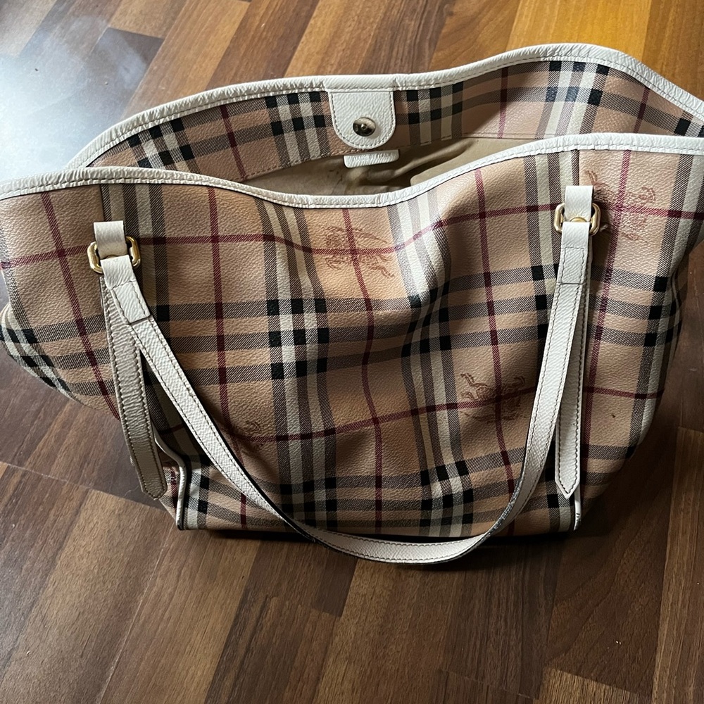 Burberry purse (authentic)